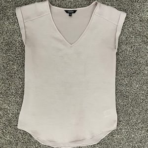 ⭐️5/$25Express V-Neck Gramercy Tee - Dusty Rose